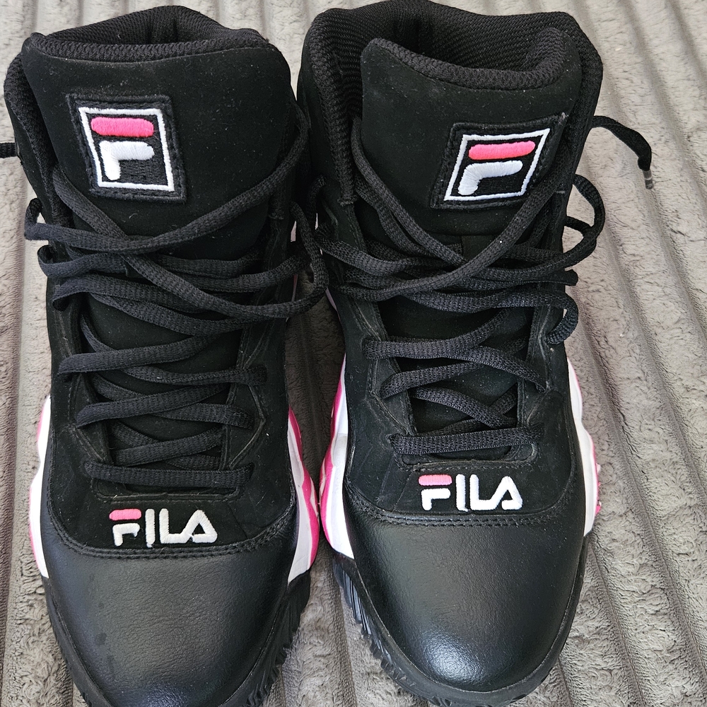 Fila Women's Black and Pink Sneakers